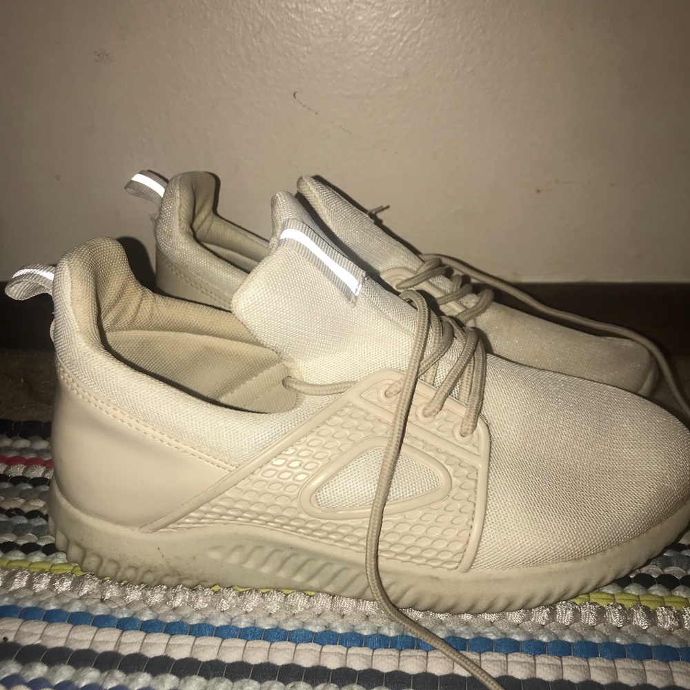 Rue21 tan tennis shoes